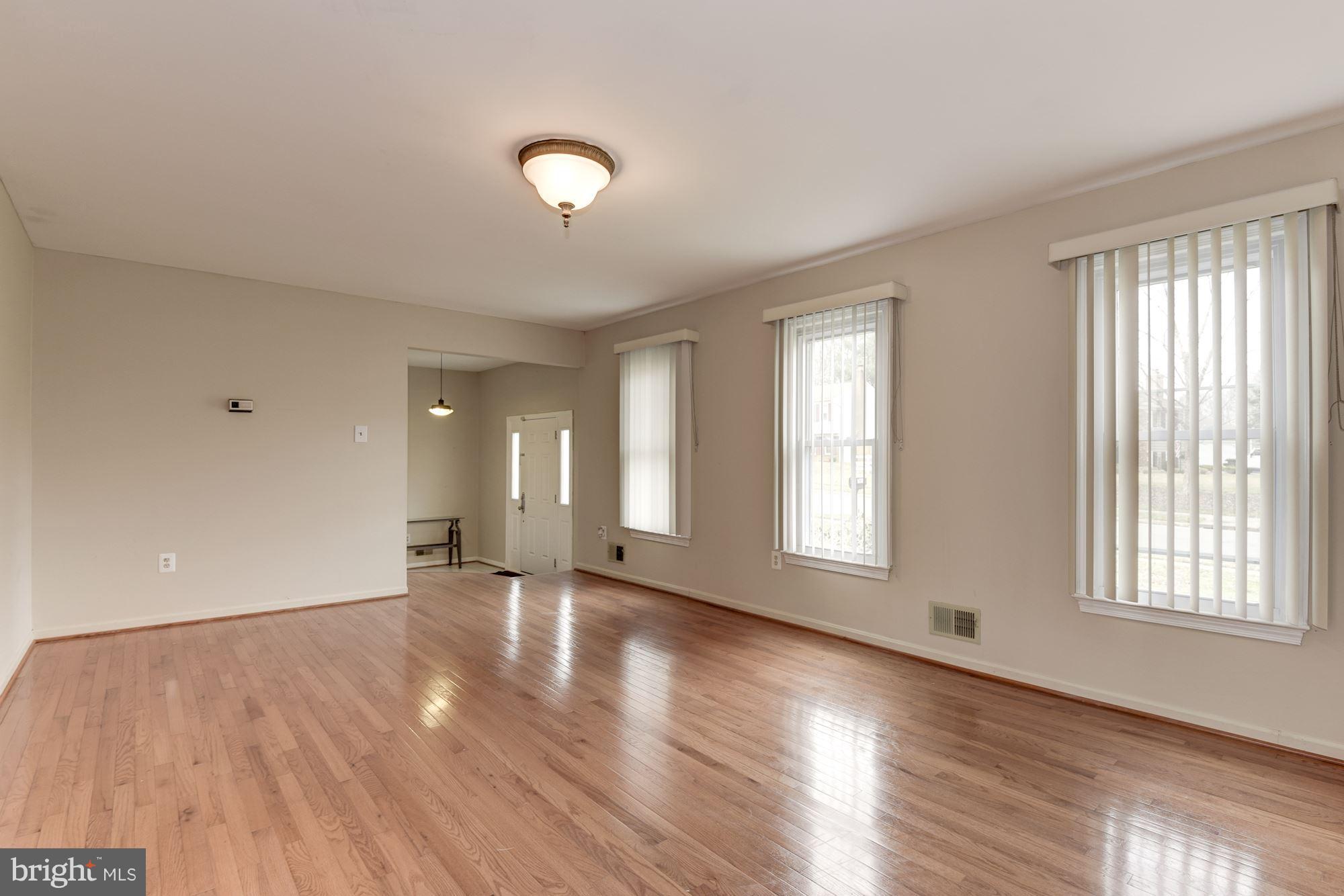 7919 Richfield Road Springfield, VA 22153 - Photo 3 of 20 Living Room