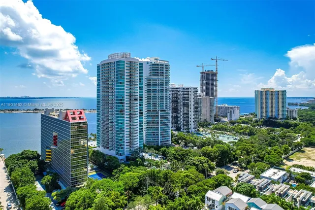 $945,000 | 2101 Brickell Avenue, Unit 306, Miami, FL 33129