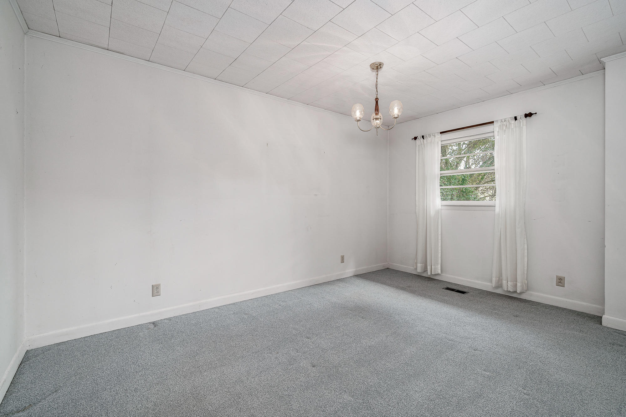 143 Crystal Road Beaufort, NC 28516 - Photo 11 of 51 Dining space