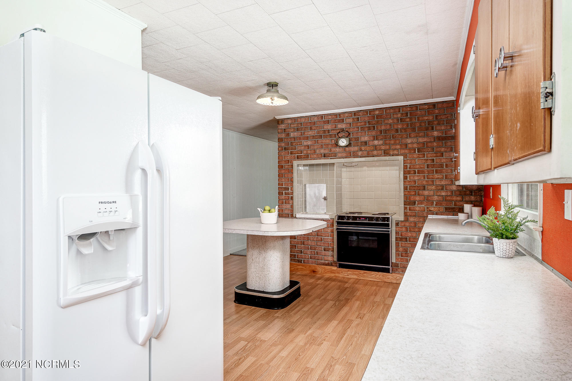 143 Crystal Road Beaufort, NC 28516 - Photo 15 of 51 Spacious kitchen w/ island