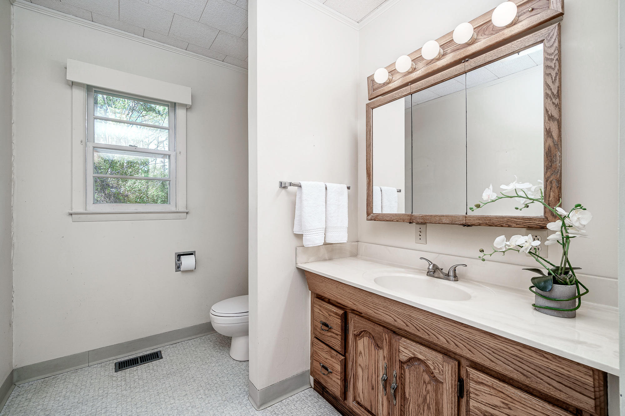 143 Crystal Road Beaufort, NC 28516 - Photo 25 of 51 Half bathroom