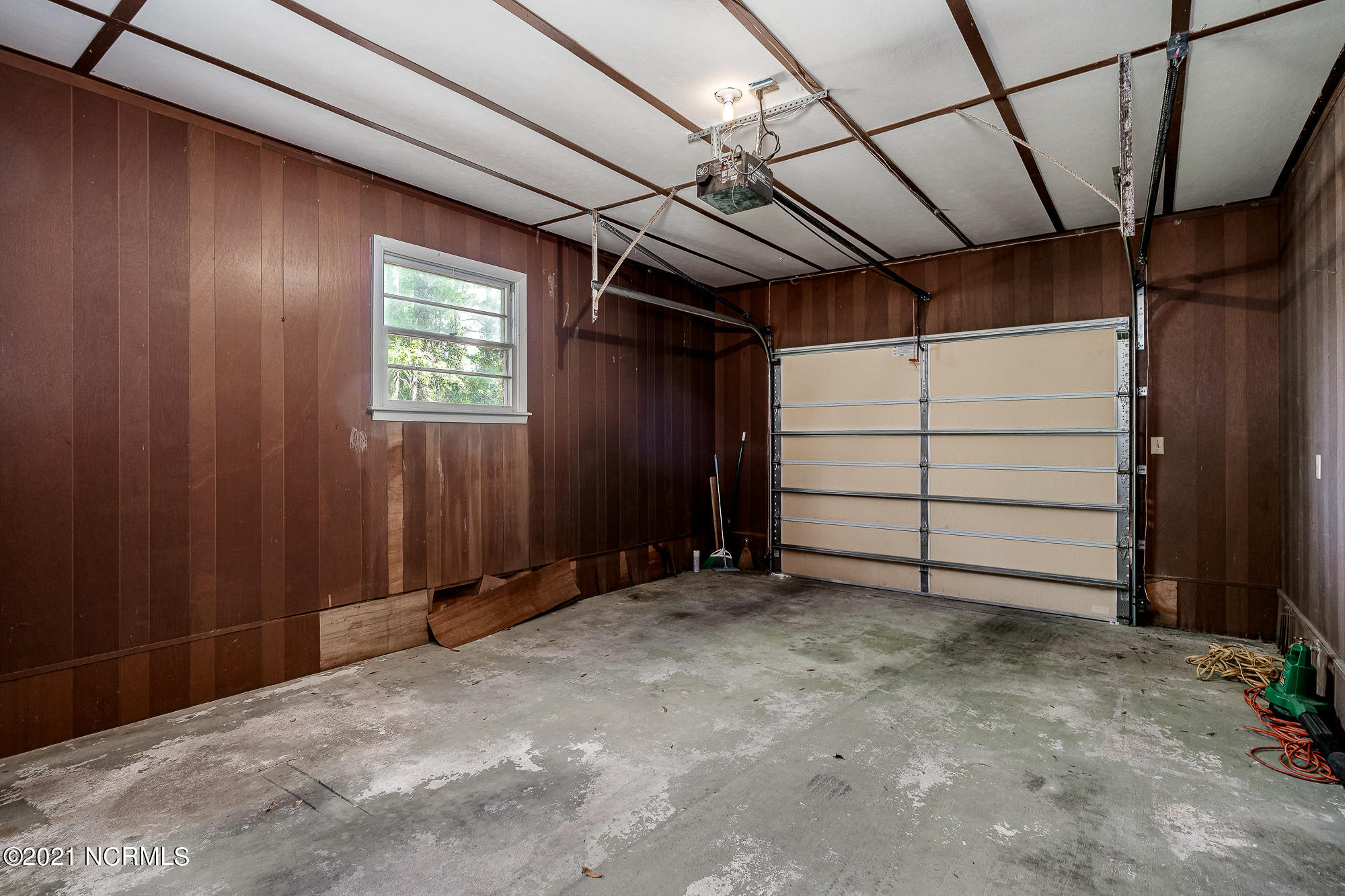 143 Crystal Road Beaufort, NC 28516 - Photo 33 of 51 Attached garage