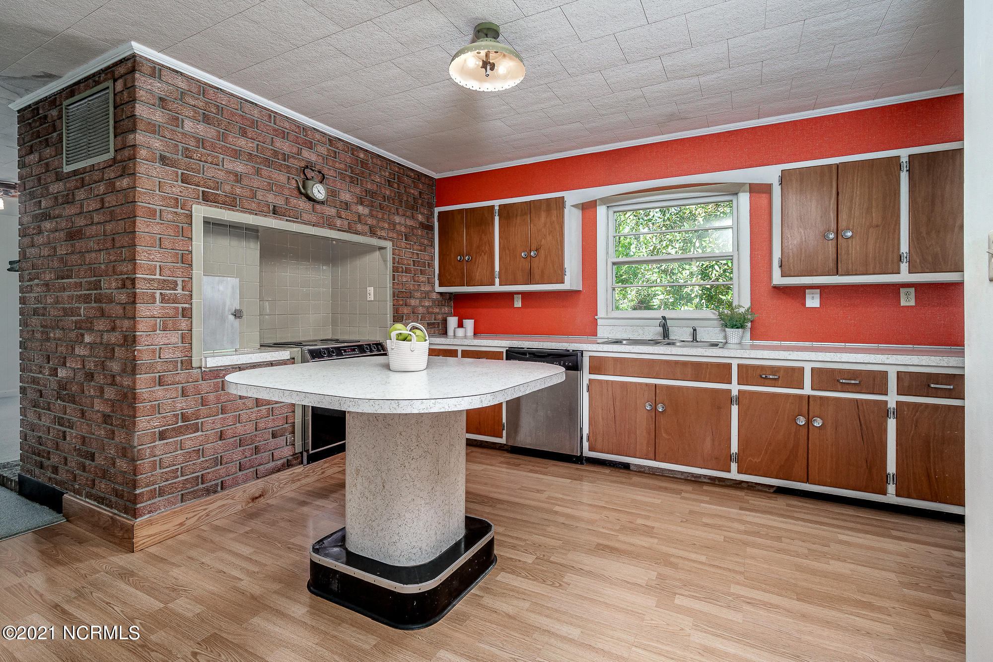 143 Crystal Road Beaufort, NC 28516 - Photo 5 of 51 Spacious kitchen w/ island