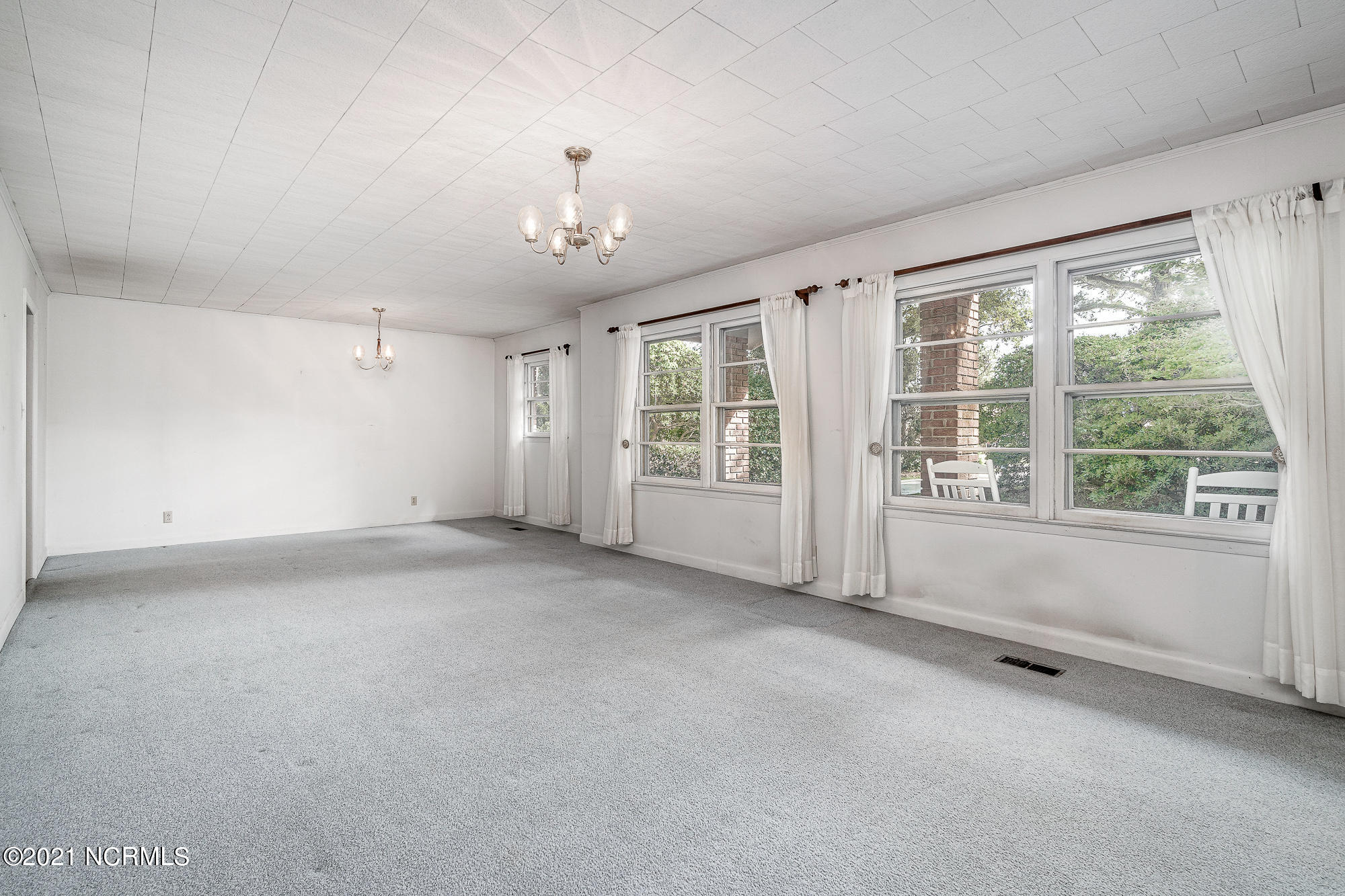 143 Crystal Road Beaufort, NC 28516 - Photo 10 of 51 Formal living room