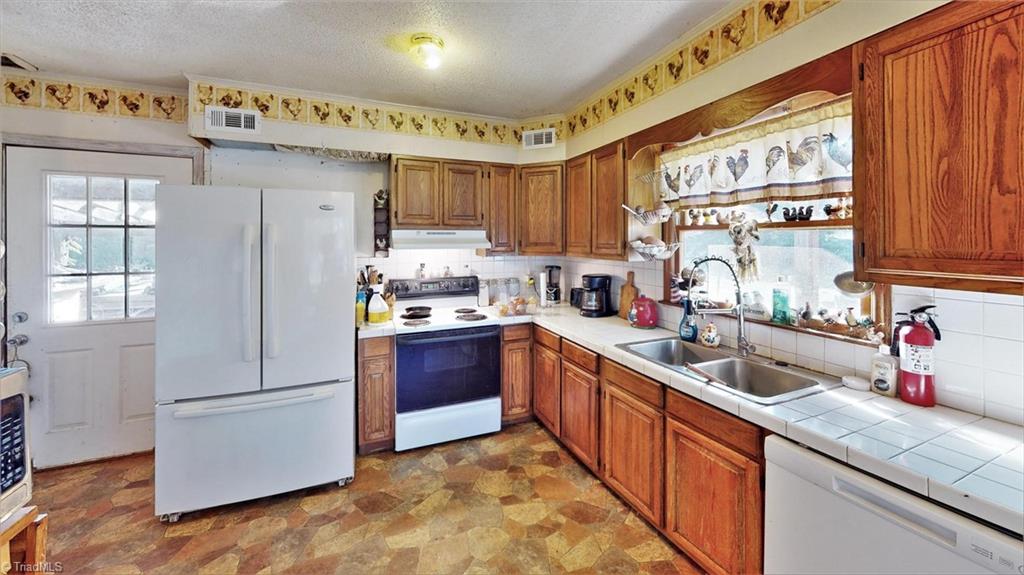 3834 Flynt Road Liberty, NC 27298 - Photo 9 of 40 Slide-in oven & range and dishwasher