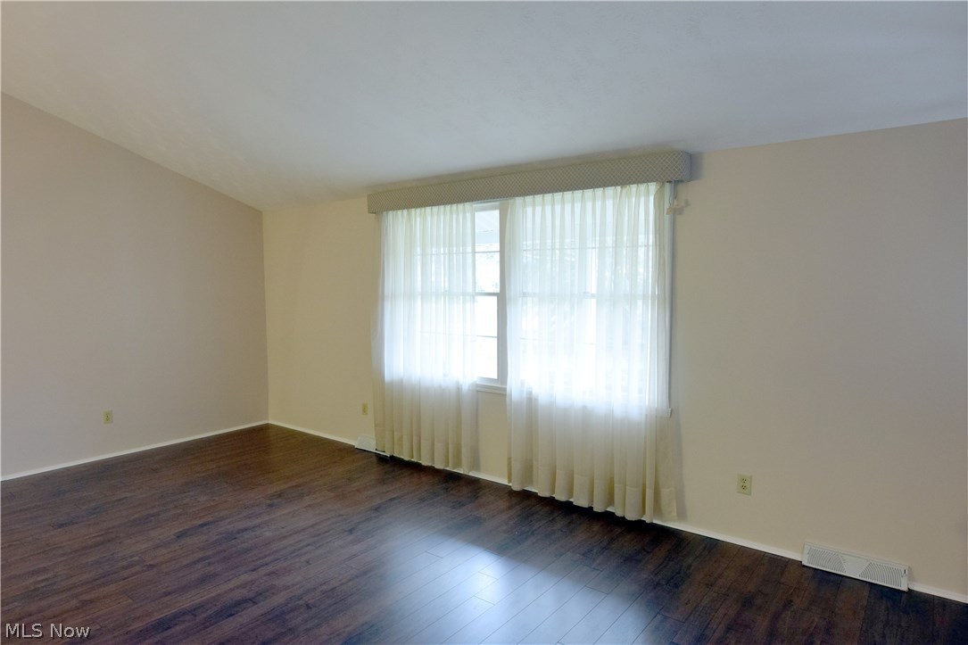 2160 Howland Wilson Road Northeast Warren, OH 44484 - Photo 4 of 32 Gallery Image 4