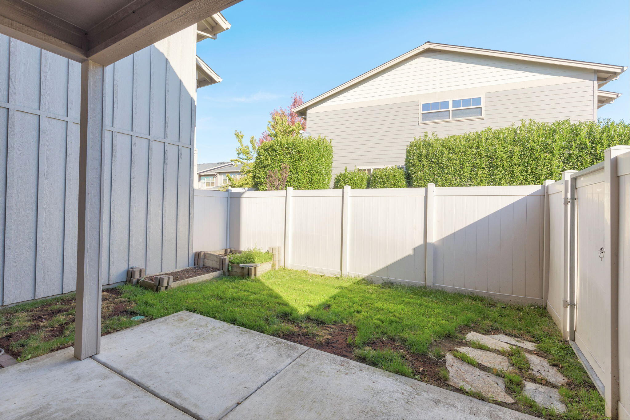 3126 Alameda Street, Unit 319 Medford, OR 97504 - Photo 33 of 48 Back Yard