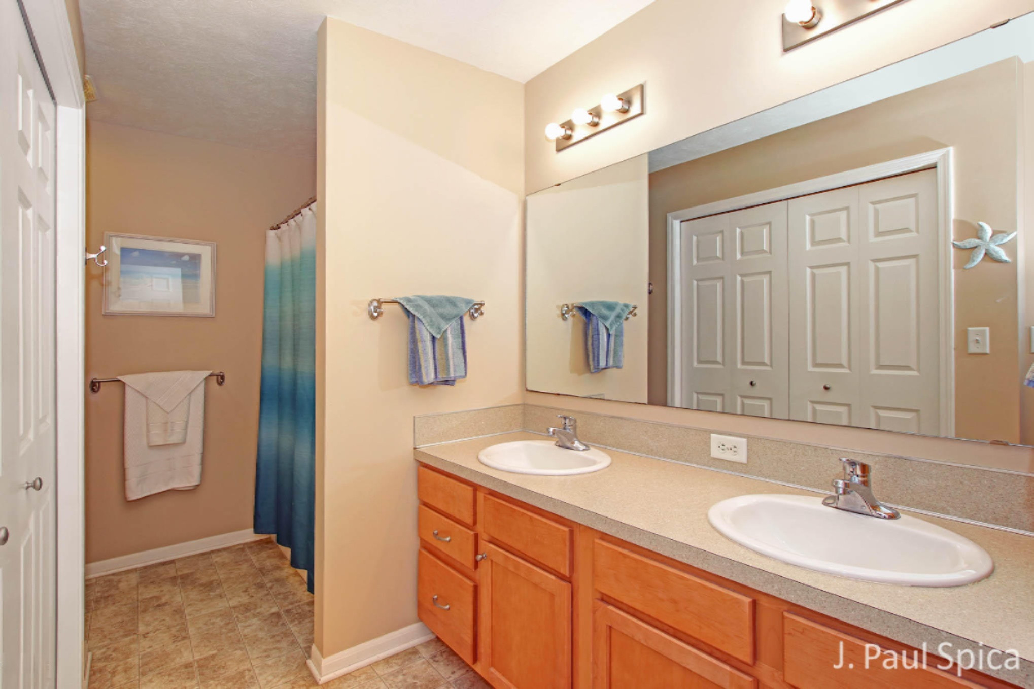 279 High Ridge Court, Unit 2 Middleville, MI 49333 - Photo 23 of 34 master bath