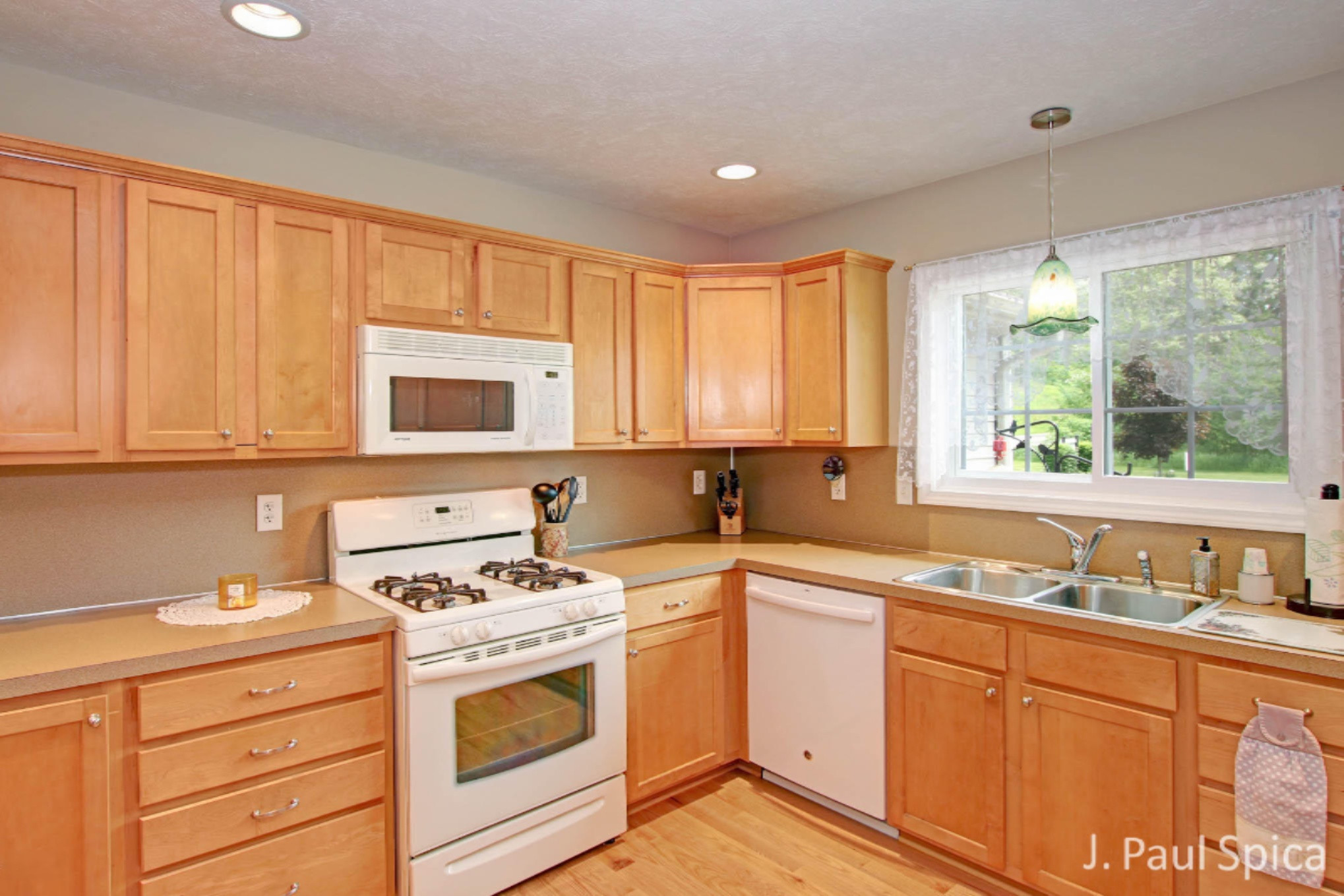279 High Ridge Court, Unit 2 Middleville, MI 49333 - Photo 9 of 34 kitchen