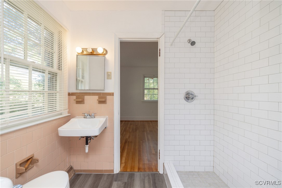 811 Forestview Drive Colonial Heights, VA 23834 - Photo 18 of 45 a bathroom with a sink toilet and shower