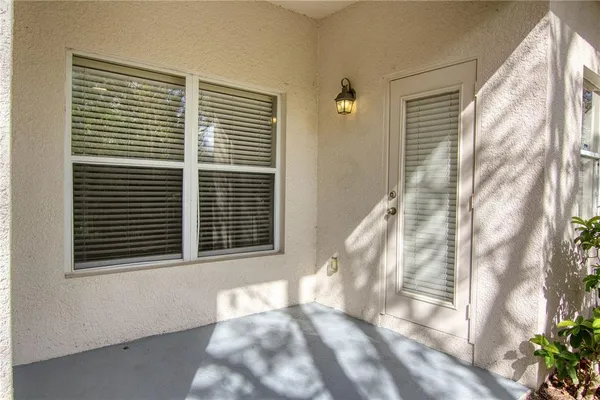 a view of entryway with a window