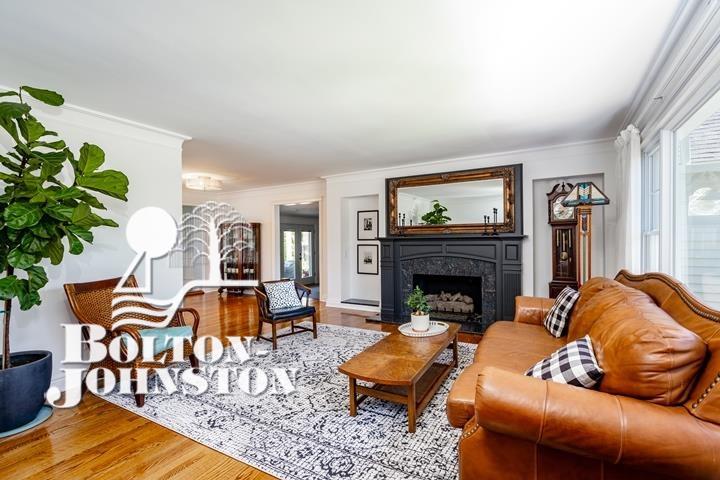 884 North Renaud Road Grosse Pointe, MI 48236 - Photo 8 of 54 50043450-7.JPG