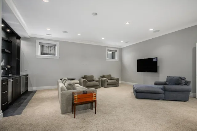 $4,950,000 | 3752 North Janssen Avenue, Chicago, IL 60613