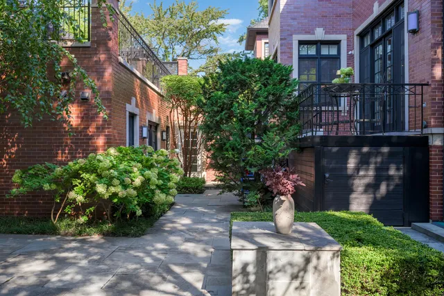 $4,950,000 | 3752 North Janssen Avenue, Chicago, IL 60613