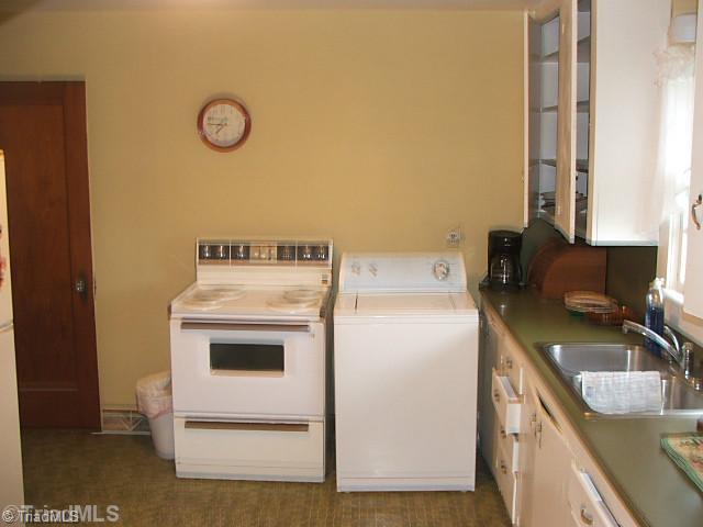 129 Wess Wall Road, Unit 3B King, NC 27021 - Photo 6 of 13 Kitchen.
