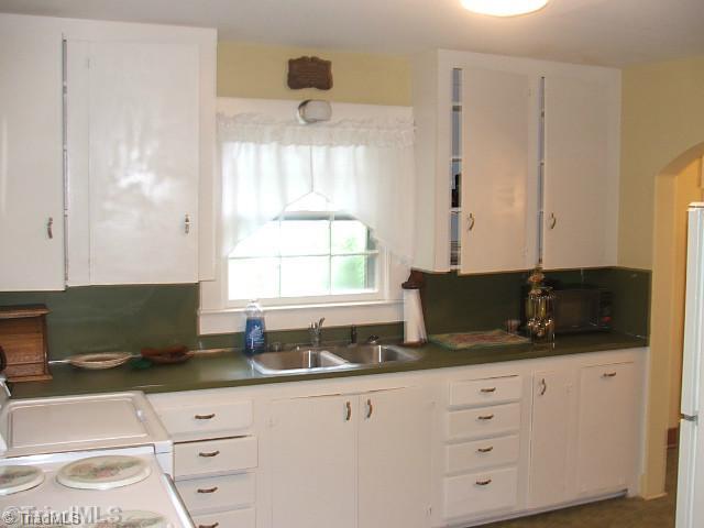 129 Wess Wall Road, Unit 3B King, NC 27021 - Photo 8 of 13 Kitchen.
