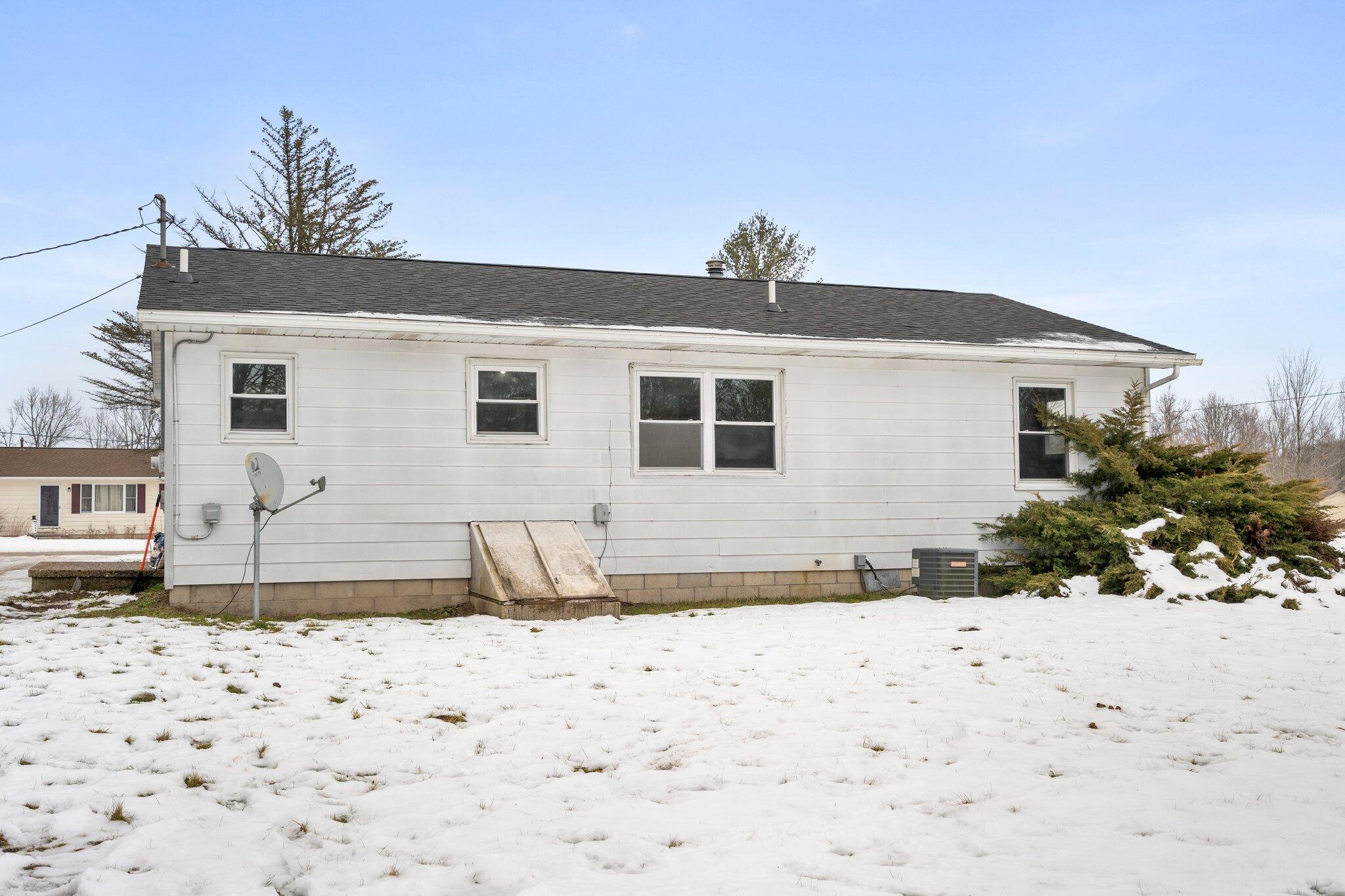 21547 Apache Pass Reed City, MI 49677 - Photo 2 of 15 16-web-or-mls-DSC03601