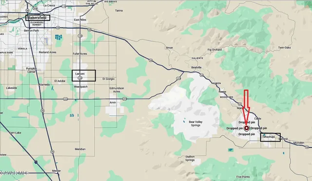 a picture of a house with a street