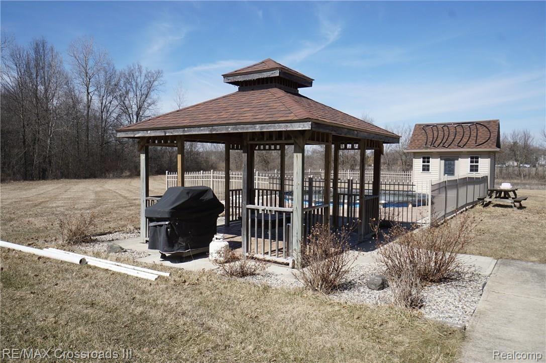 41860 Willow Road New Boston, MI 48164 - Photo 4 of 68 DSC04449.JPG
