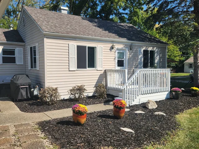 a table and chairs in front of a house
