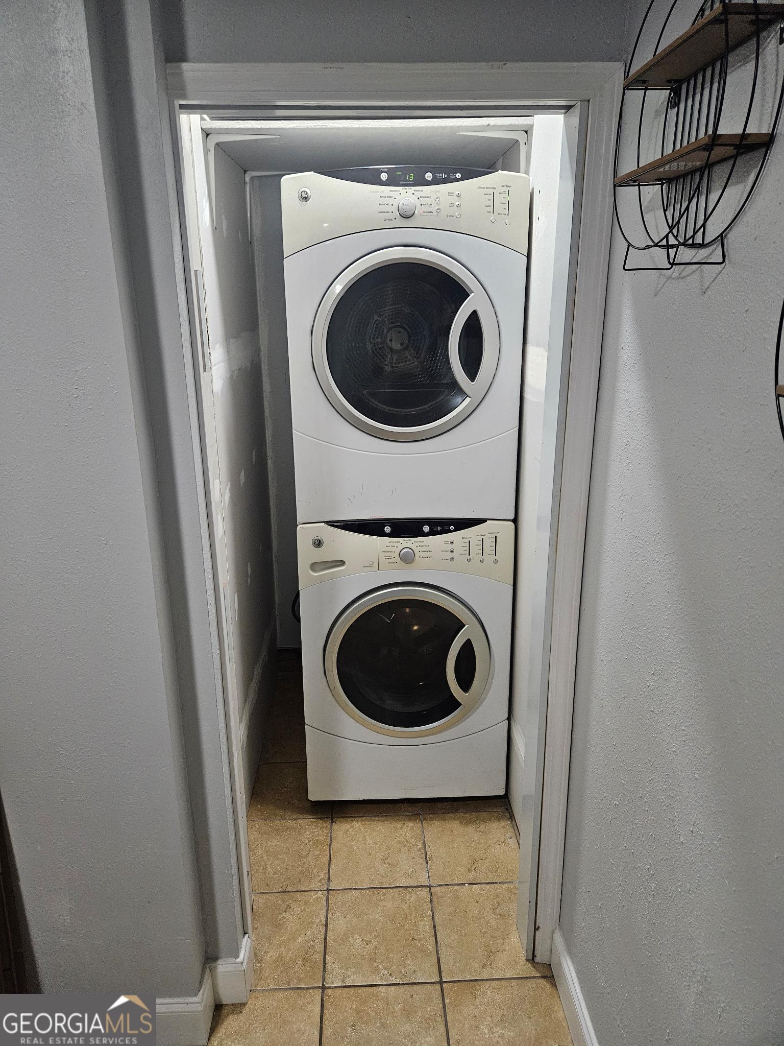 1060 Edna Moore Road Eastman, GA 31023 - Photo 85 of 88 a utility room with dryer and washer