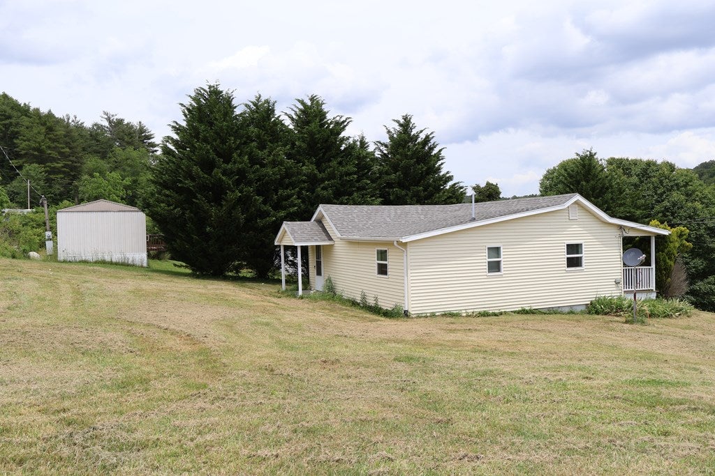 884 Eagle Bottom Road Fries, VA 24330 - Photo 10 of 38 Gallery Image 10