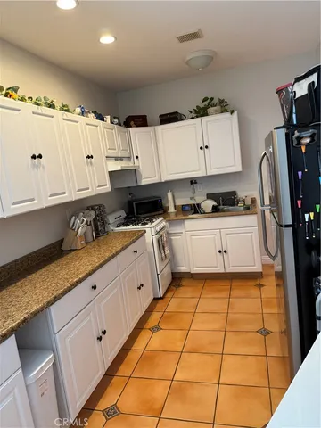 $1,300 | 735 Rembrandt Circle, Corona, CA 92882