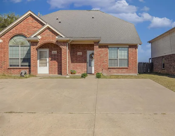 $1,580 | 103 Janis Street, Unit B, Alvarado, TX 76009