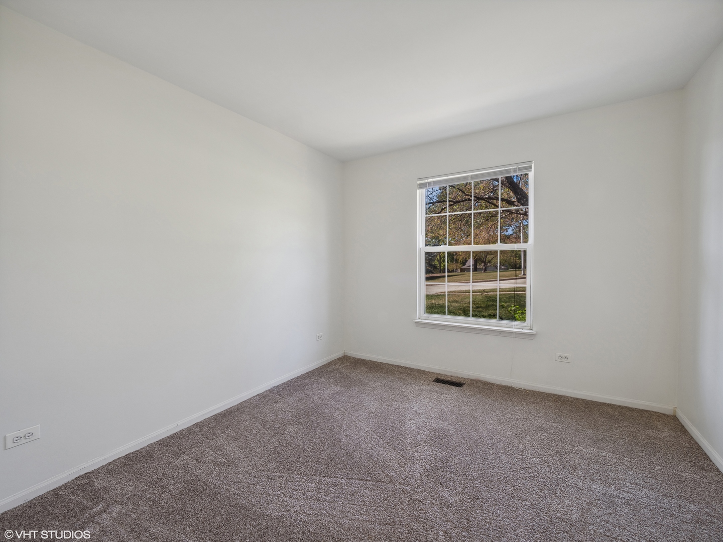 305 Buckingham Circle, Unit B Elgin, IL 60120 - Photo 7 of 20 an empty room with a window
