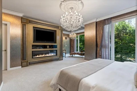 $2,319,000 | 194 North Park Drive, Chicago, IL 60601