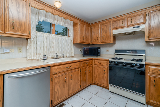 10230 Cambridge Drive Mokena, IL 60448 - Photo 13 of 26