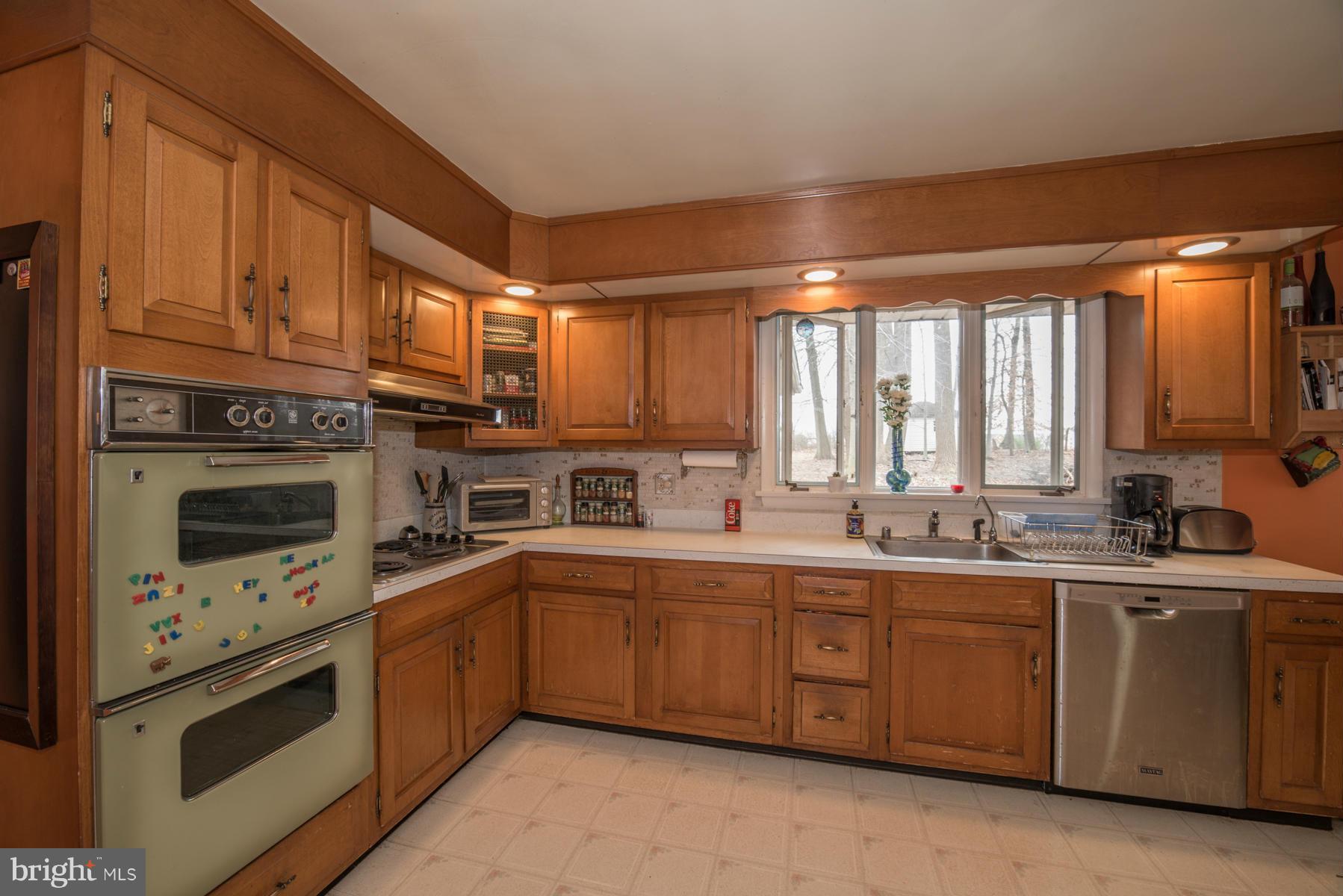 9809 Fox Hill Road Perry Hall, MD 21128 - Photo 6 of 20 Kitchen