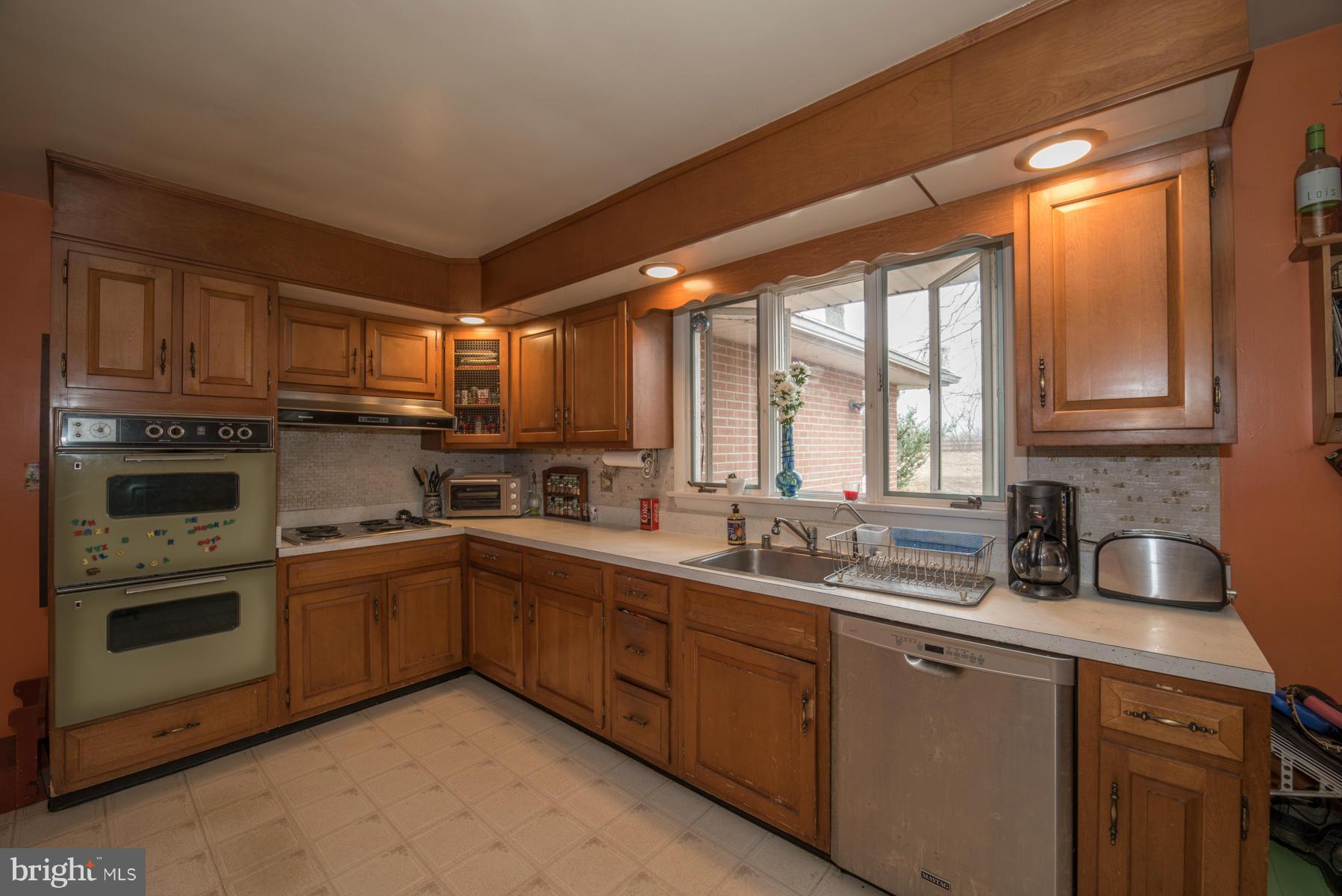 9809 Fox Hill Road Perry Hall, MD 21128 - Photo 8 of 20 Kitchen