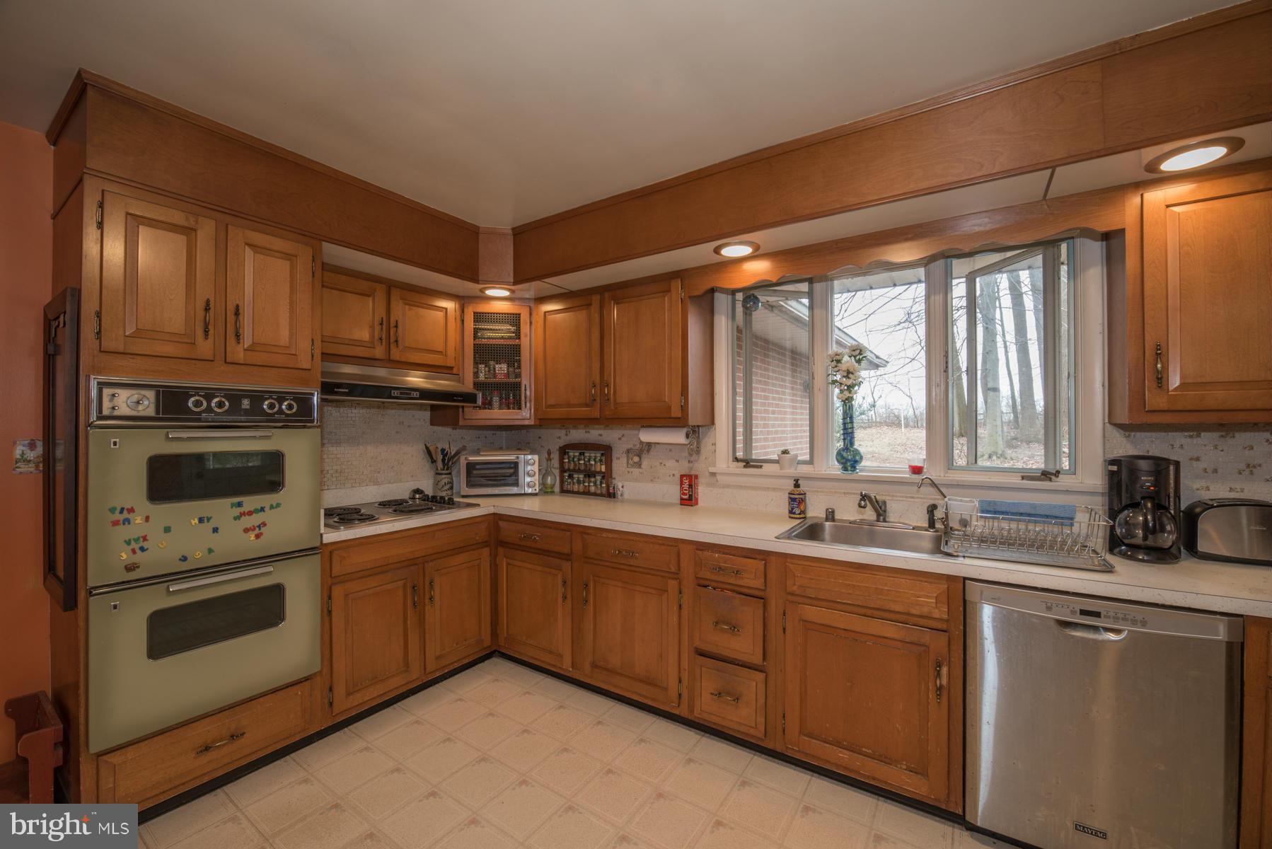 9809 Fox Hill Road Perry Hall, MD 21128 - Photo 9 of 20 Kitchen