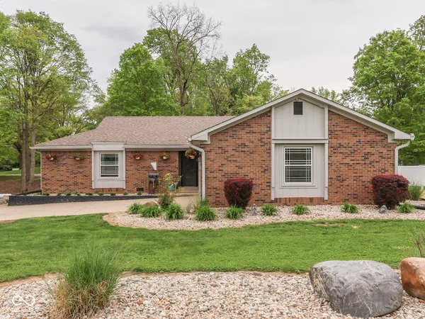 $340,000 | 504 Oak Blvd S Drive, Greenfield, IN 46140