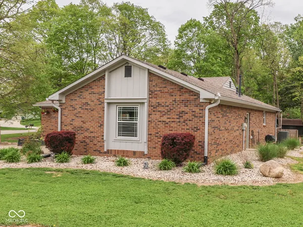 $340,000 | 504 Oak Blvd S Drive, Greenfield, IN 46140