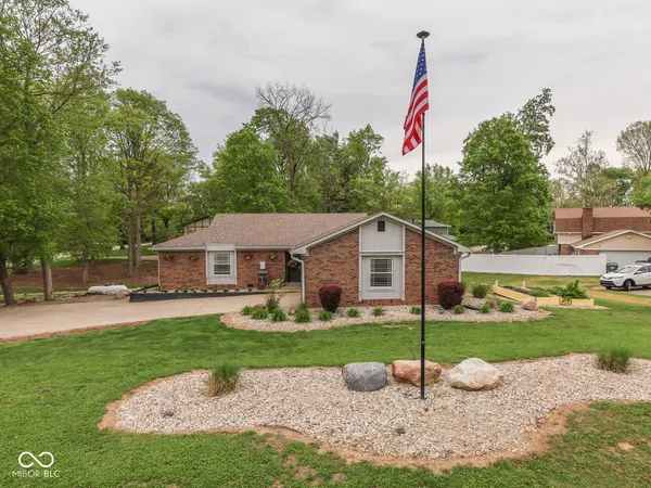 $340,000 | 504 Oak Blvd S Drive, Greenfield, IN 46140