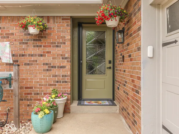 $340,000 | 504 Oak Blvd S Drive, Greenfield, IN 46140