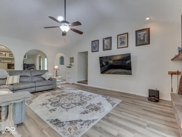 $340,000 | 504 Oak Blvd S Drive, Greenfield, IN 46140