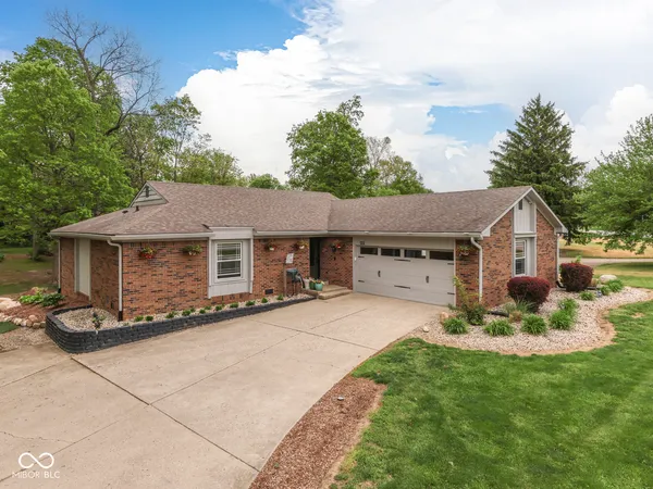 $340,000 | 504 Oak Blvd S Drive, Greenfield, IN 46140