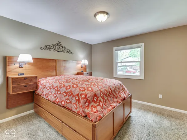 $340,000 | 504 Oak Blvd S Drive, Greenfield, IN 46140