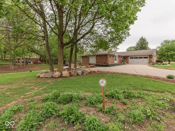 $340,000 | 504 Oak Blvd S Drive, Greenfield, IN 46140