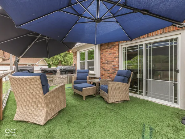 $340,000 | 504 Oak Blvd S Drive, Greenfield, IN 46140