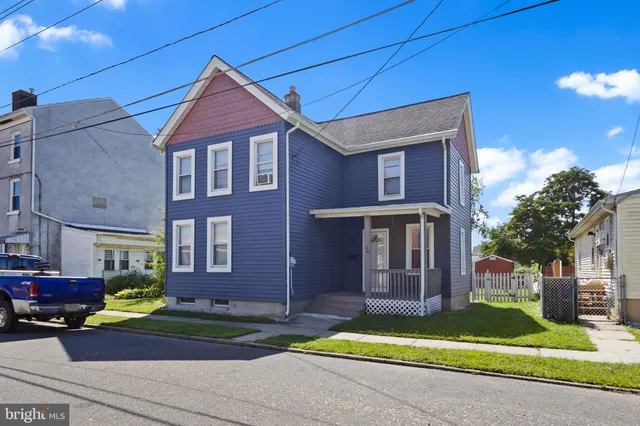 $372,500 | 28 West 3rd Street, Florence, NJ 08518