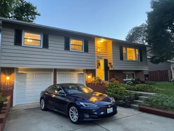 $499,000 | 1205 East Ironwood Drive, Mount Prospect, IL 60056