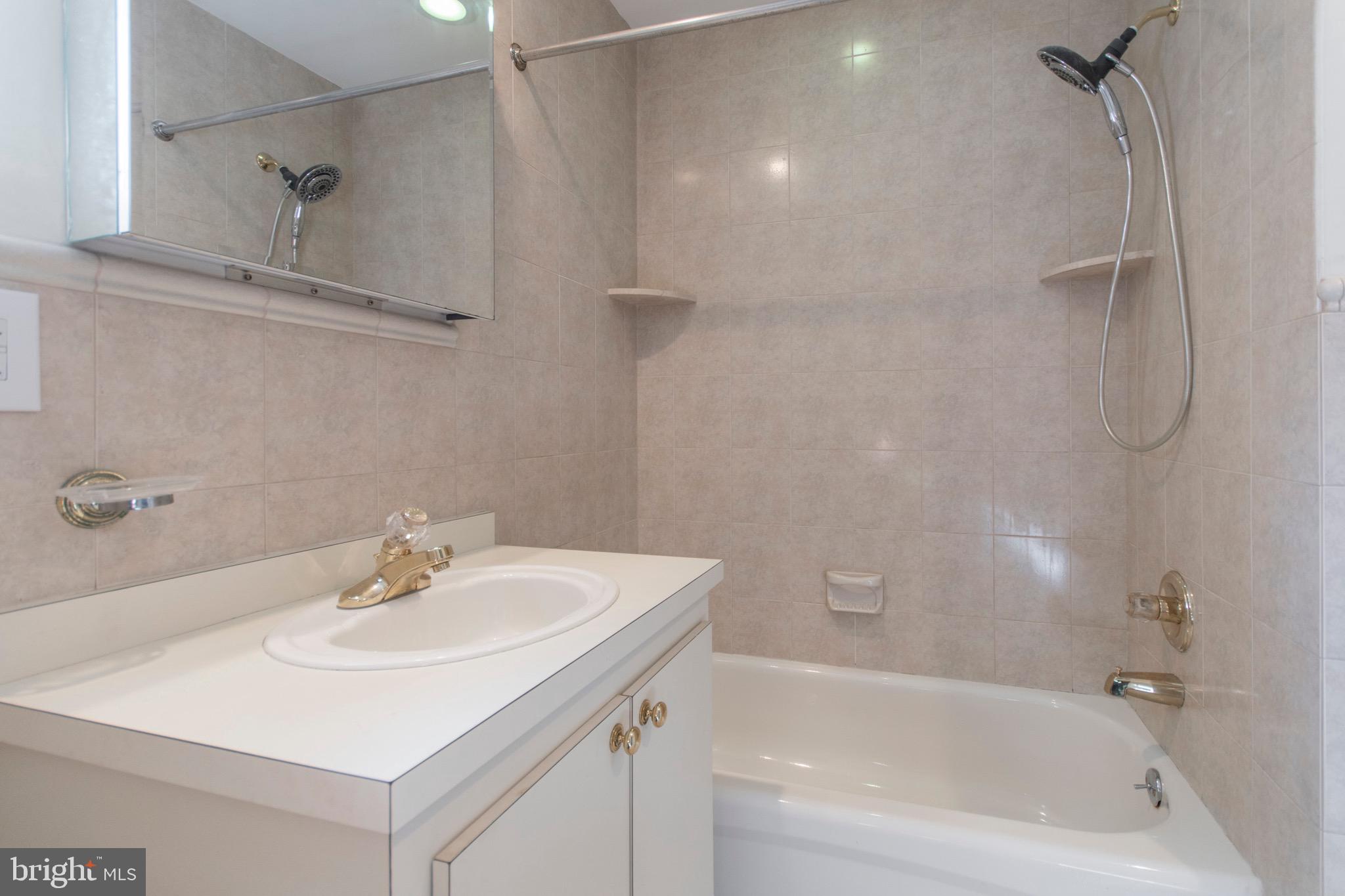 209 North 3rd Street, Unit 3B Philadelphia, PA 19106 - Photo 16 of 25