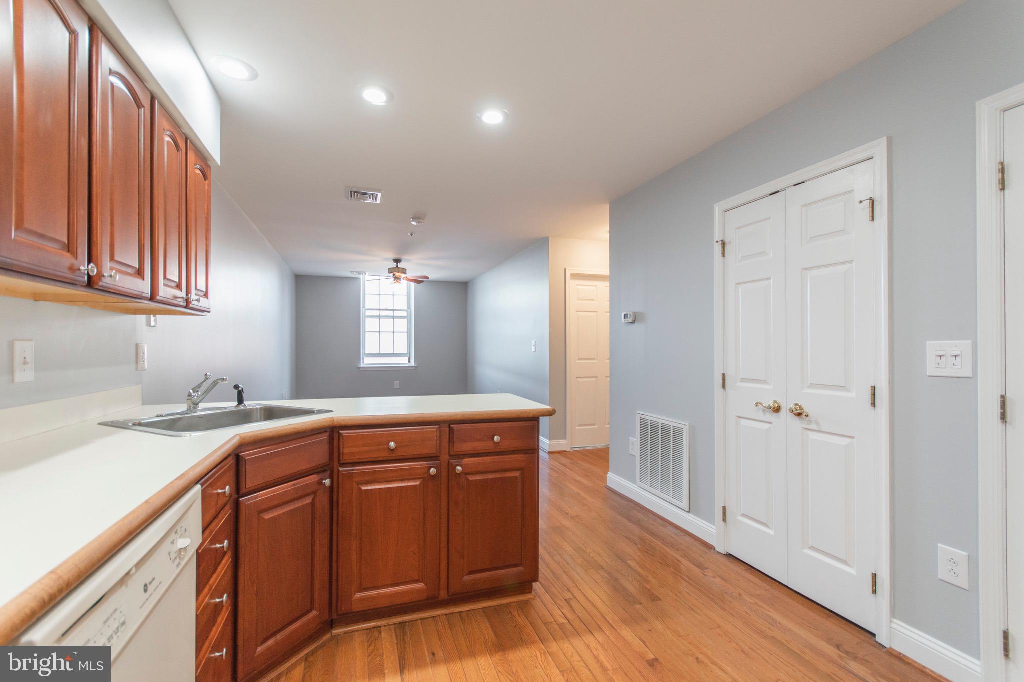 209 North 3rd Street, Unit 3B Philadelphia, PA 19106 - Photo 5 of 25