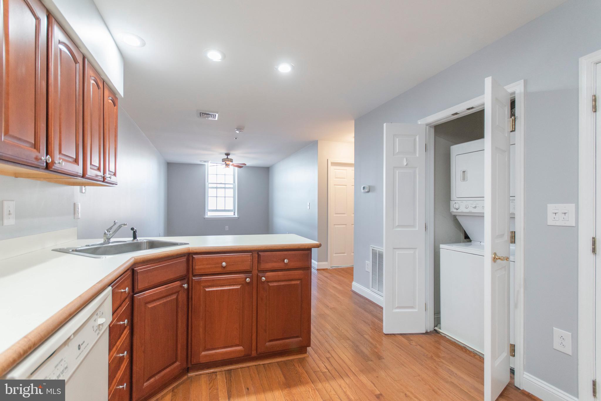 209 North 3rd Street, Unit 3B Philadelphia, PA 19106 - Photo 6 of 25