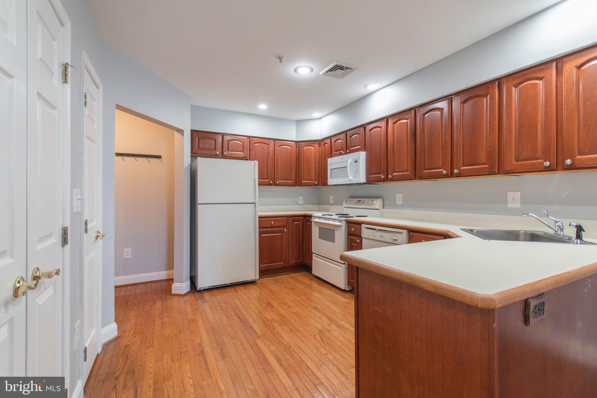 209 North 3rd Street, Unit 3B Philadelphia, PA 19106 - Photo 7 of 25