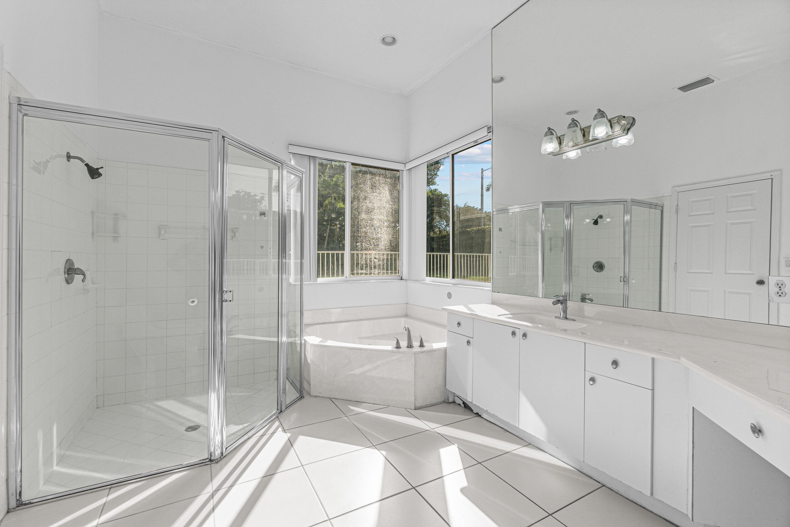 4263 Northwest 29th Way Boca Raton, FL 33434 - Photo 10 of 21 Primary Bathroom
